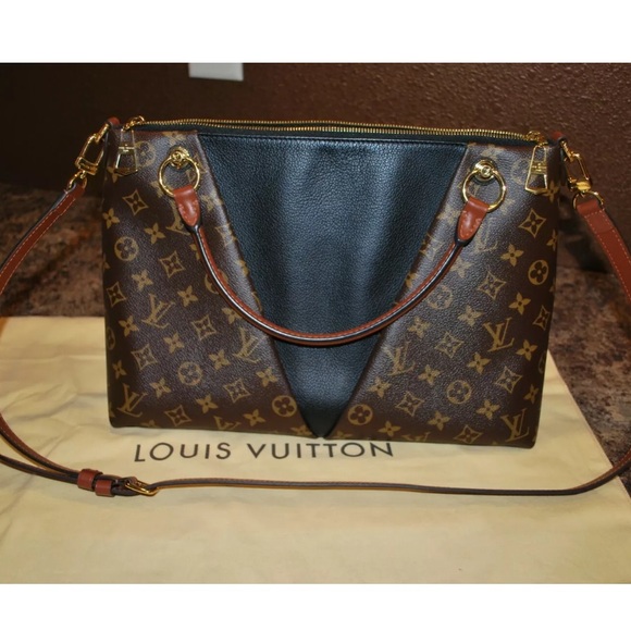 Louis Vuitton Handbags - Louis Vuitton V Tote - Size MM
